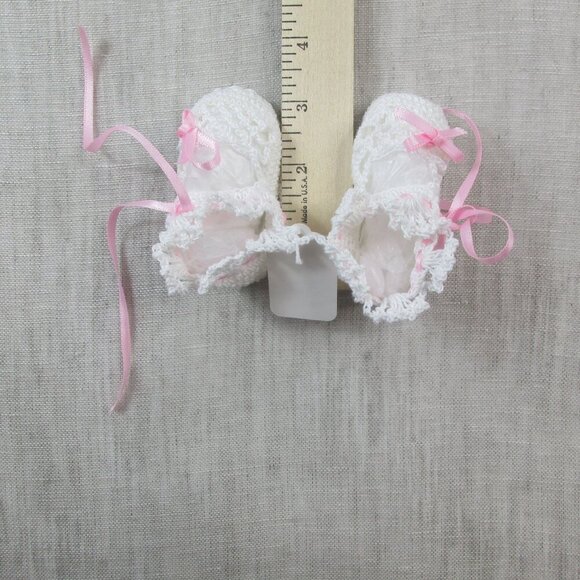 Crib Booties Baby Shoes Newborn White Crochet Knit Ribbon Soft Comfort - Picture 5 of 6